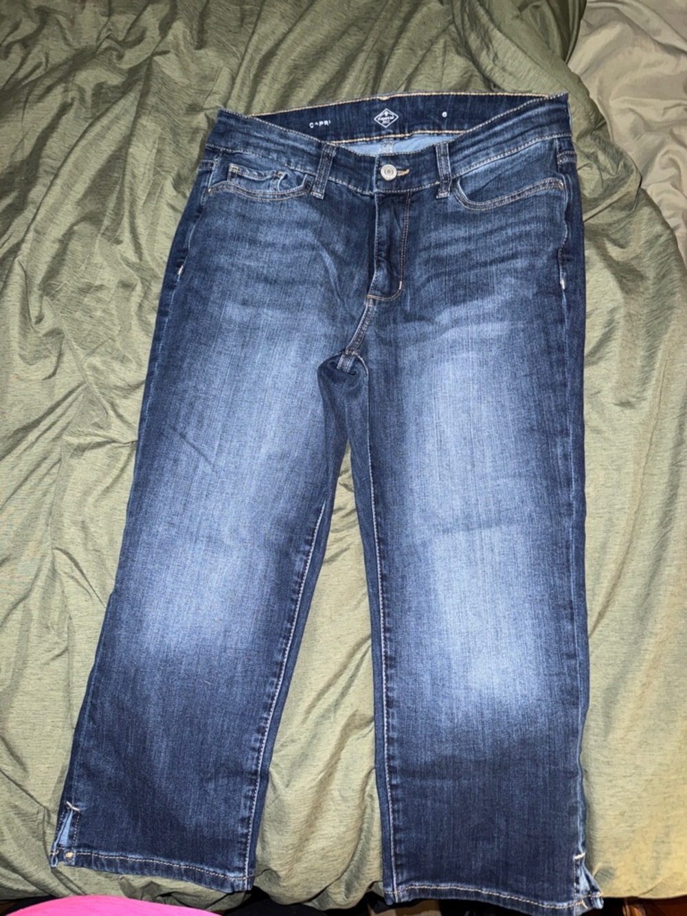Women’s Dark Blue Cropped Jeans